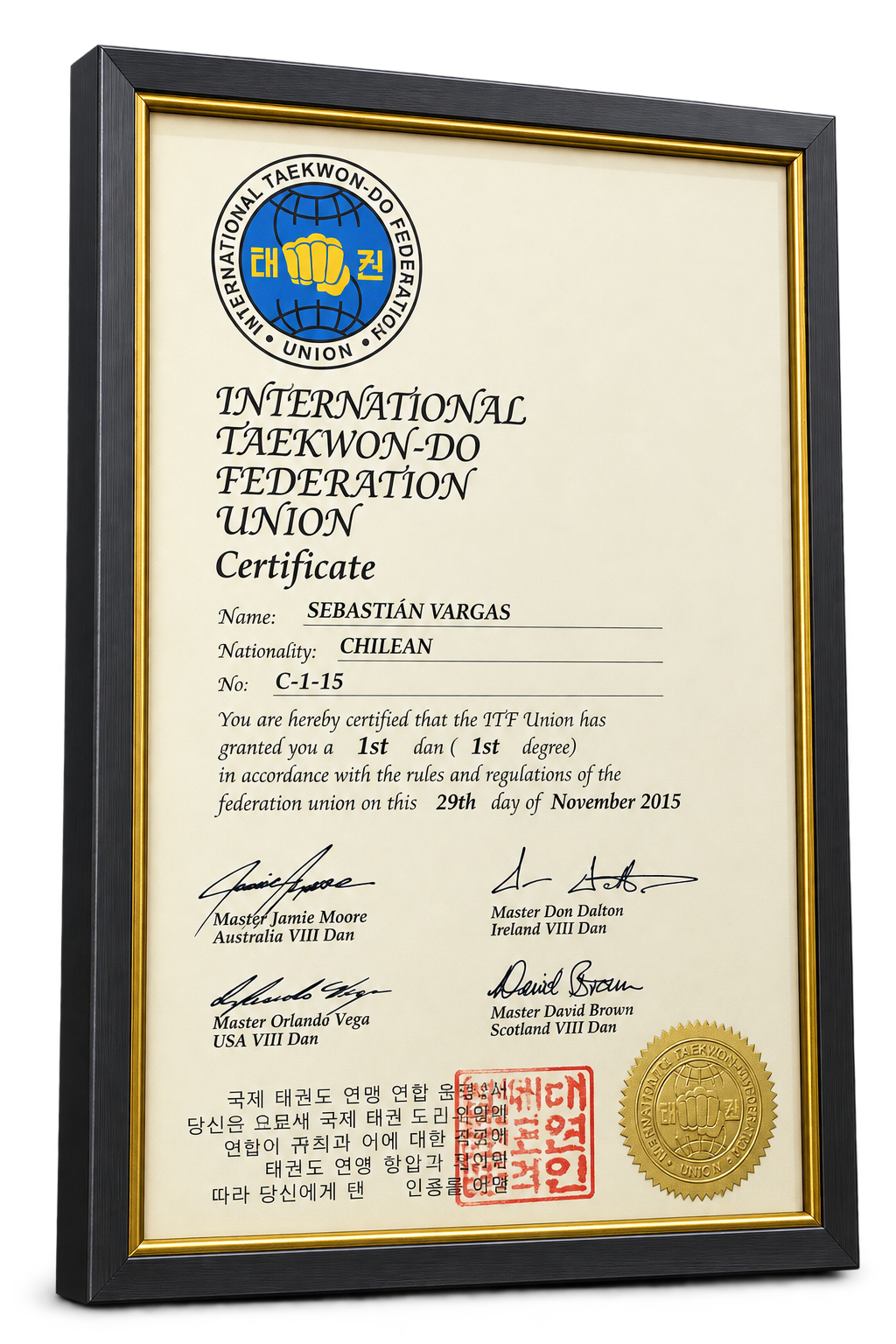 Certificado de 1.er Dan de Sebastián Vargas, emitido por ITF Union el 29 de noviembre de 2015